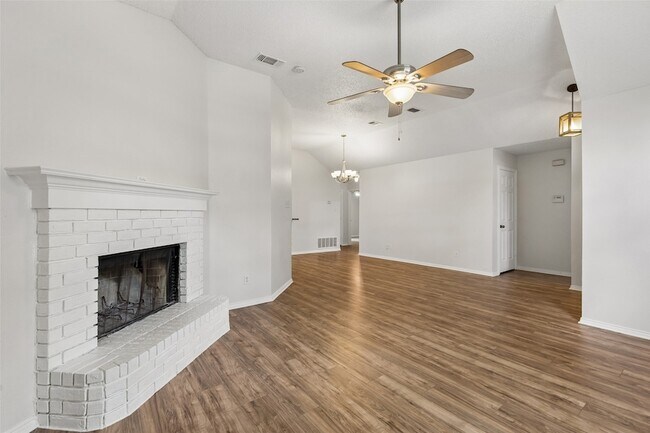 Building Photo - 2345 Park Vista Dr