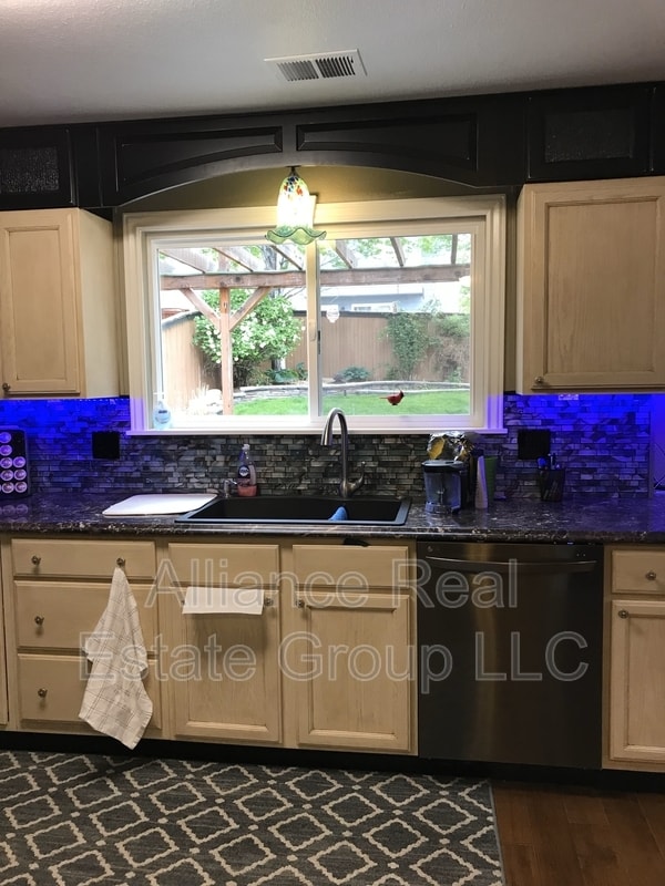 Building Photo - 9677 Whitecliff Pl