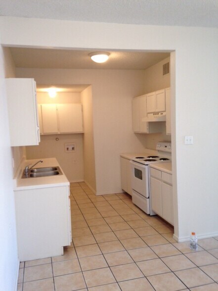 Building Photo - 7636 Windsor Oaks