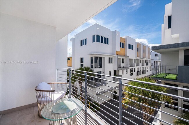 Building Photo - 31 N Shore Dr