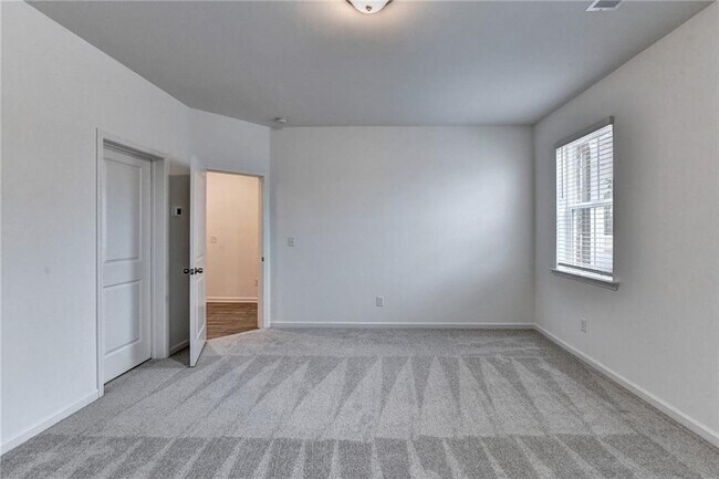 Building Photo - 477 Danville Ave