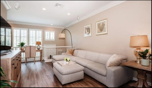 Living room, bathed in light from South-facing windows - 5429 Strand