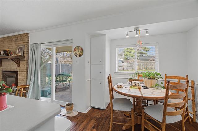 Building Photo - 2009 Charleston Dr