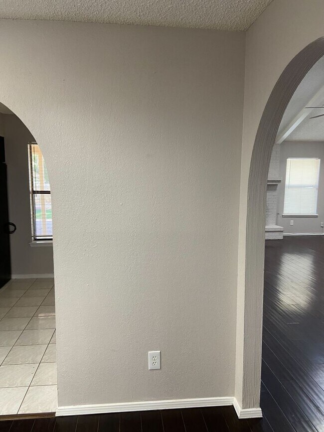 Building Photo - Home For Rent