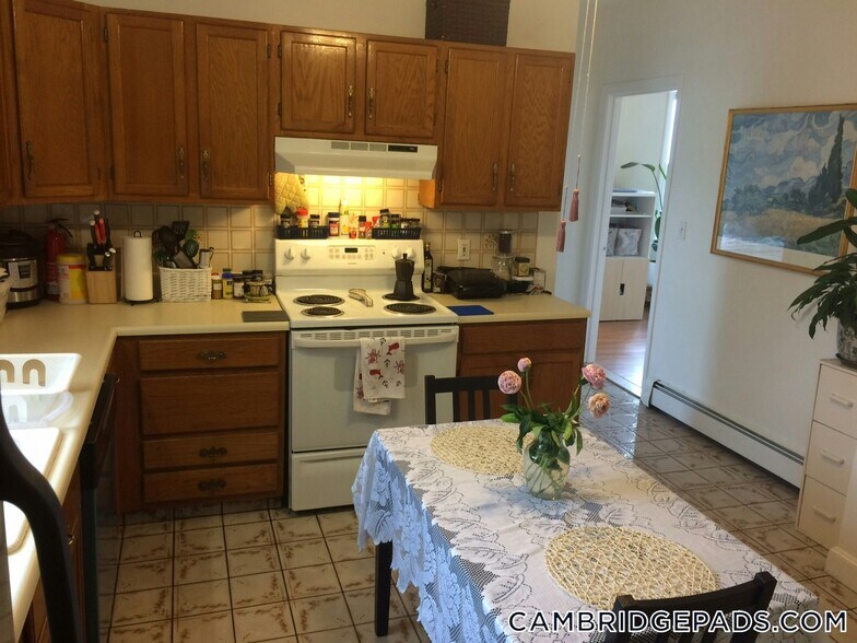 Building Photo - 1124 Cambridge St