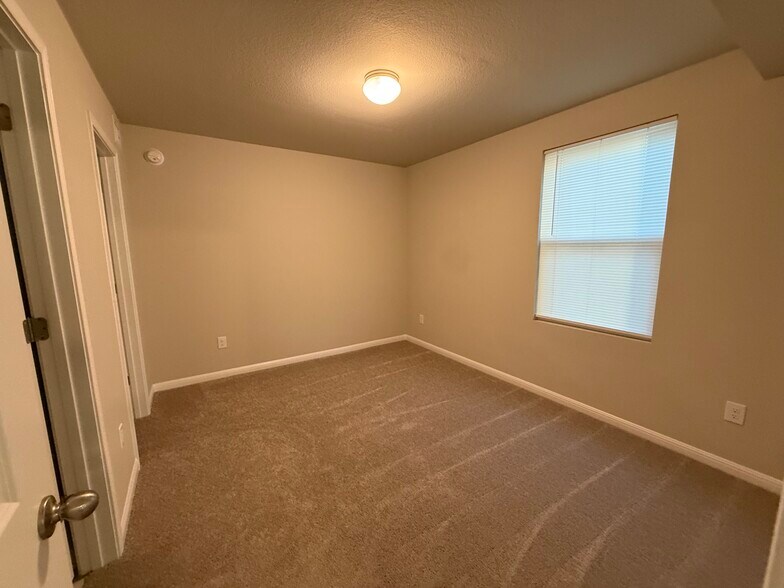 Building Photo - 684 Ferrule Dr