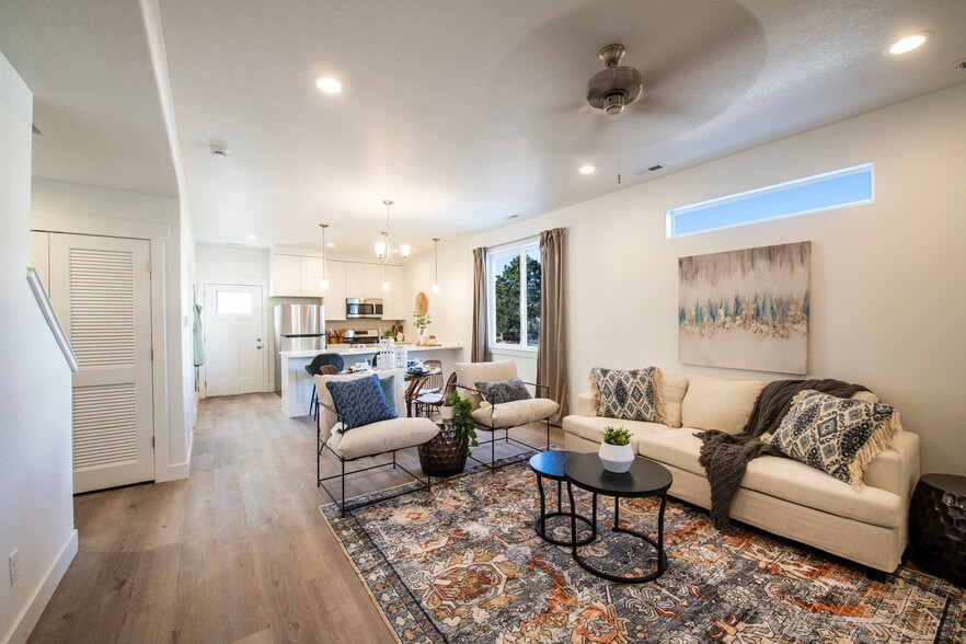 Building Photo - 1506 Tyram Grv