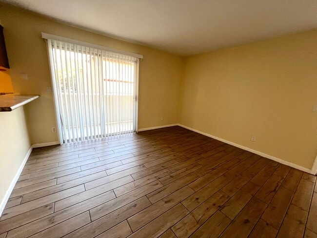 Building Photo - SPACIOUS 2bed/2bath CONDO ON FIRST FLOOR