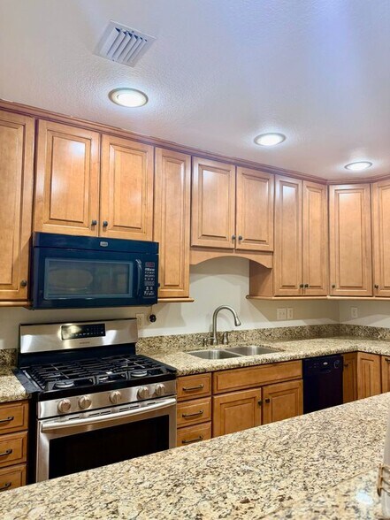 Building Photo - 4106 N Ebony Dr