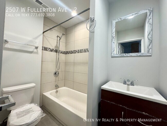 Building Photo - 2507 W Fullerton Ave