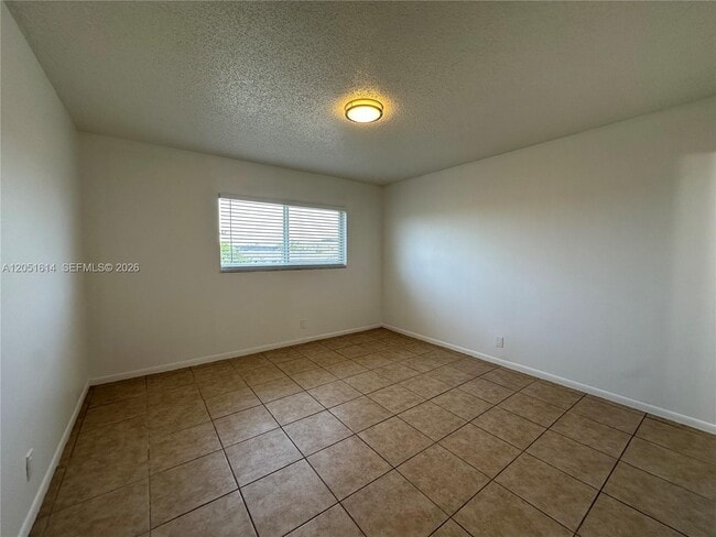 Building Photo - 1400 NE 56th St
