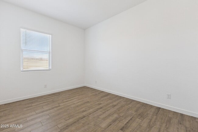 Building Photo - 531 S Owl Dr