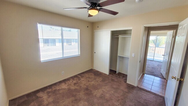 Building Photo - Upstairs 3 Bedroom 2 Bath Apartment with H...