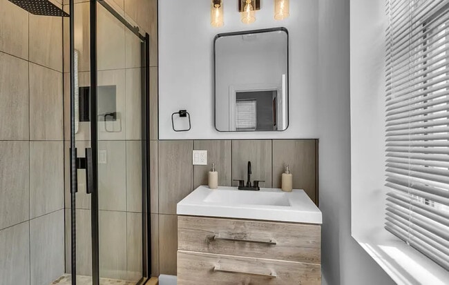 Building Photo - 448 N Aberdeen St