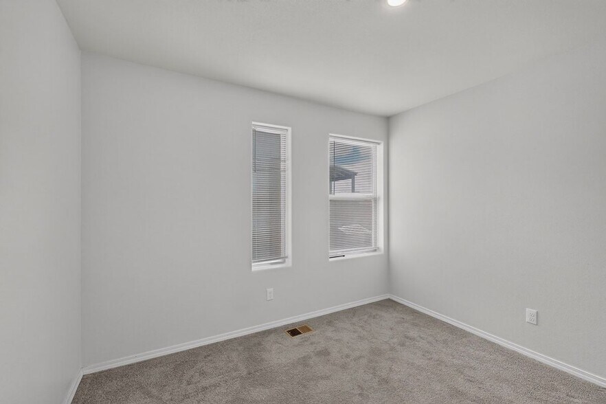 Building Photo - 1504 Gulfstream Dr SE