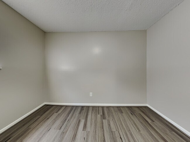 Building Photo - 23123 Bayleaf Dr