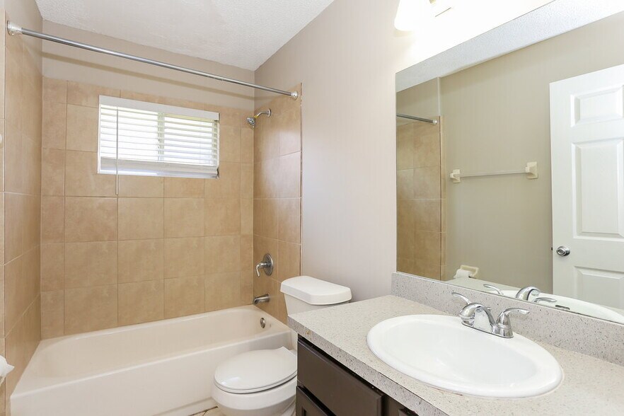 Building Photo - 2231 Luana Dr E