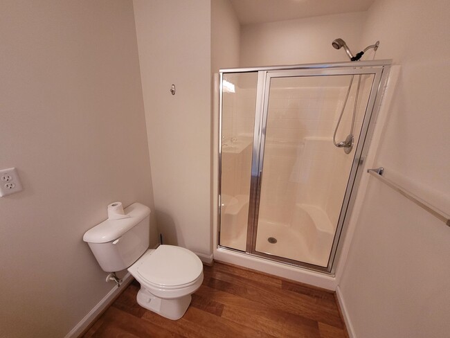 Building Photo - Gorgeous 3 bedroom, 2.5 bath townhome-styl...