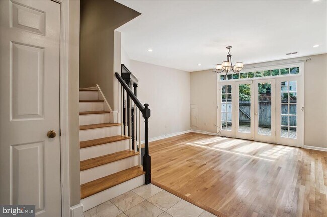 Building Photo - 450 W Glebe Rd