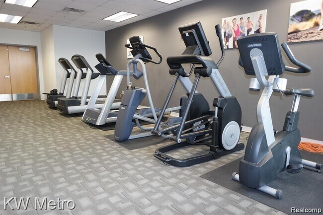 Building Photo - 350 N Main St