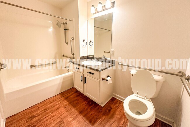 Building Photo - 2515 Martin St