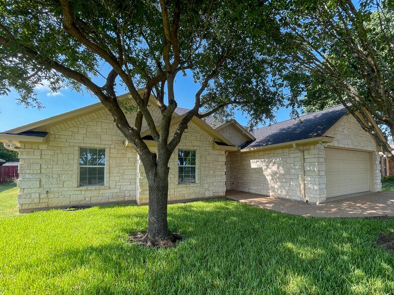 Building Photo - 109 Red Oak Rd