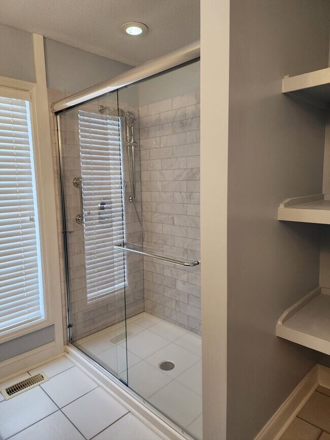 Building Photo - 101 Serenity Ct