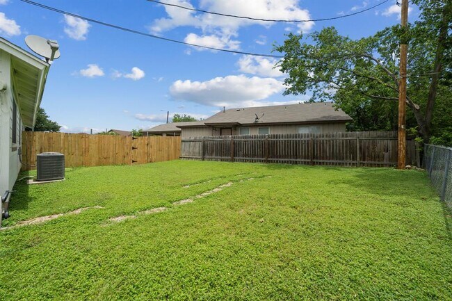 Building Photo - 513 Texas Ave