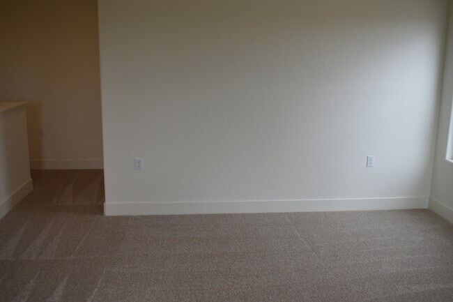 Building Photo - 682 Stephanie Dr