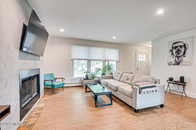 Building Photo - 1331 Sunset Ave