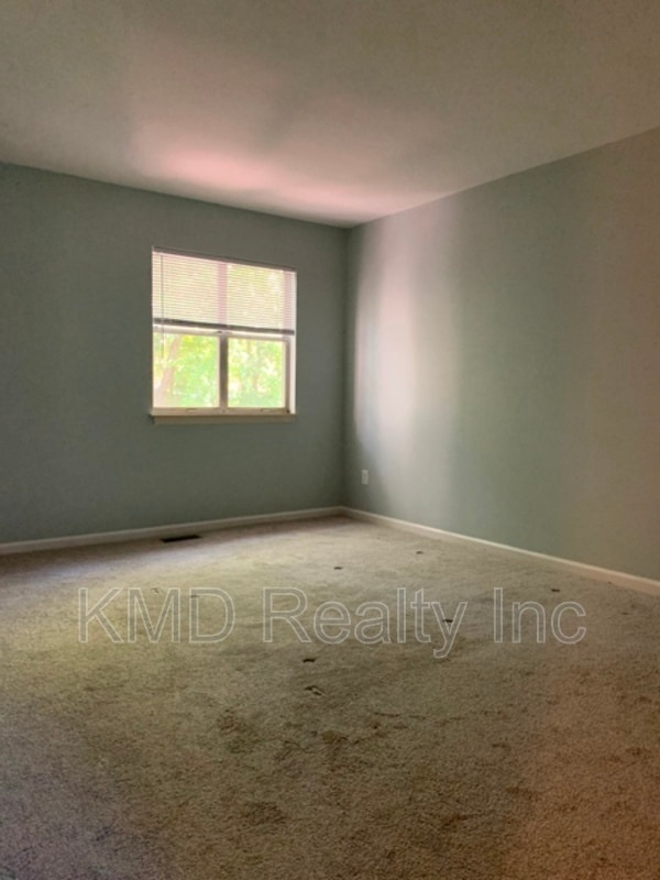 Building Photo - 7332 Mdw Gln Dr