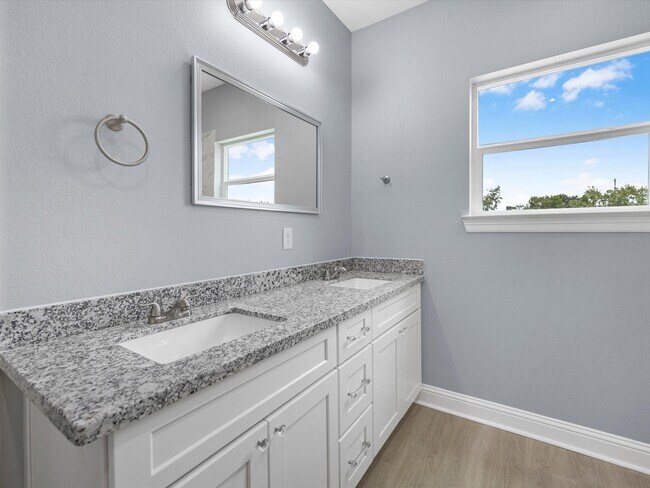 Building Photo - 3528 South St