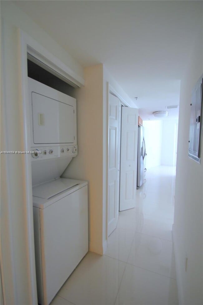 Building Photo - 6362 Collins Ave