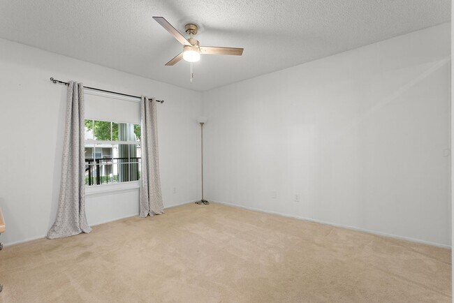 Building Photo - 128 Reserve Cir