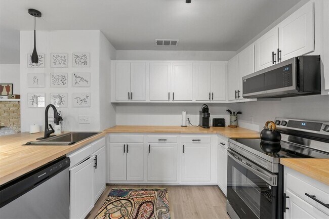 Building Photo - 3426 Willowrun Dr