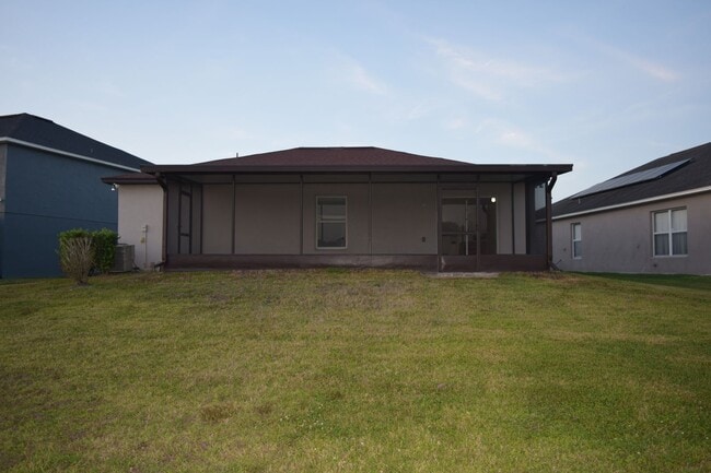 Building Photo - LIKE NEW, BEAUTIFUL, HOME ON POND, Spaciou...