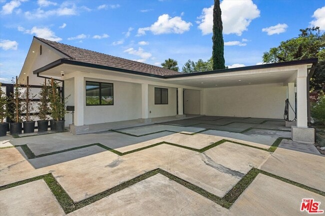 Building Photo - 11700 Woodley Ave