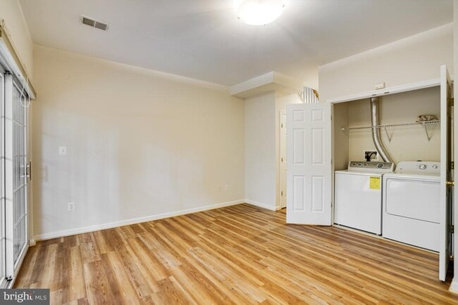 Building Photo - 6490 Tayack Pl