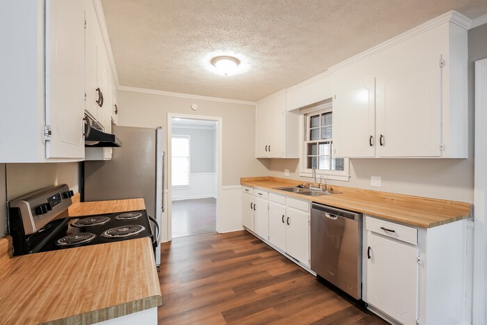 Building Photo - 140 Oak Park Dr