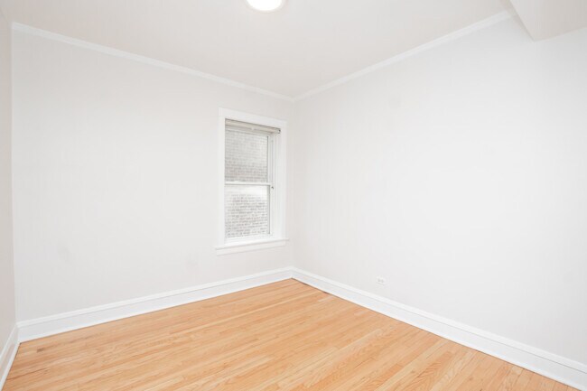 Building Photo - 2136 N Avers Ave