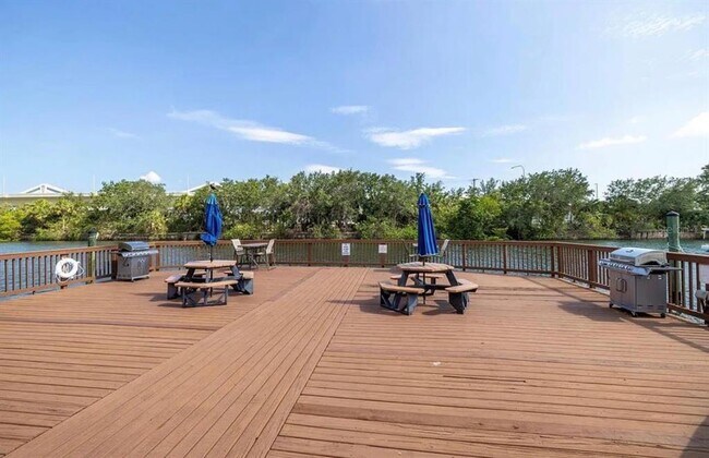 Building Photo - 5000 Culbreath Key Way