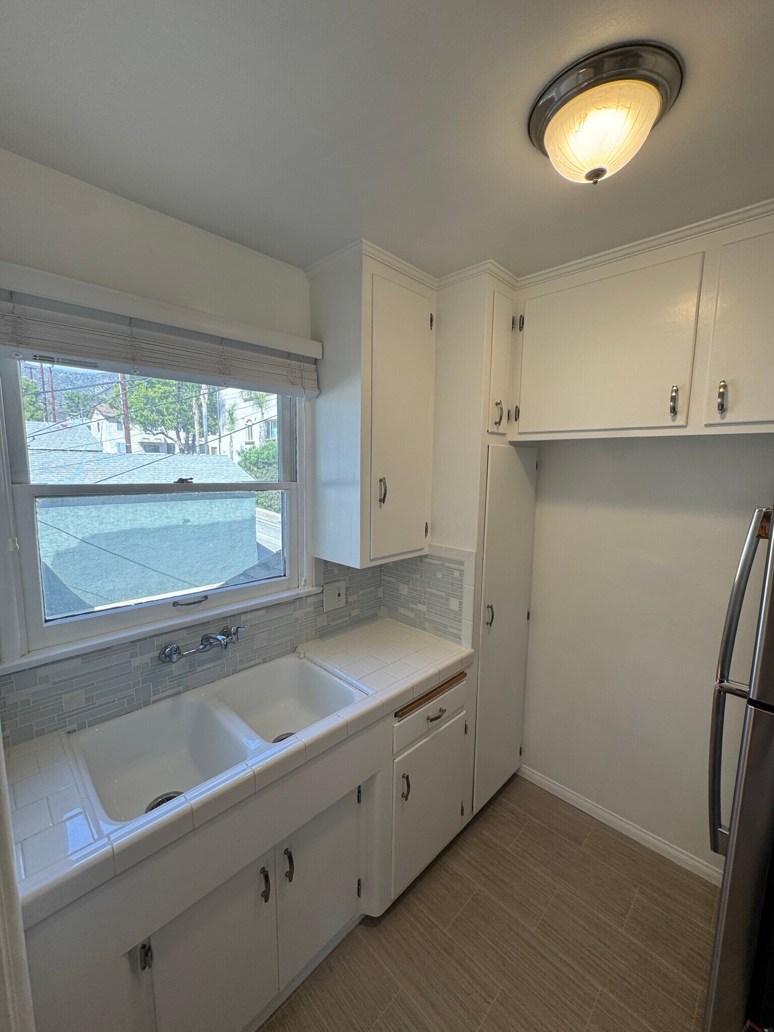 Lots of kitchen storage and beautiful view of the mountain - 554 E Cypress Ave