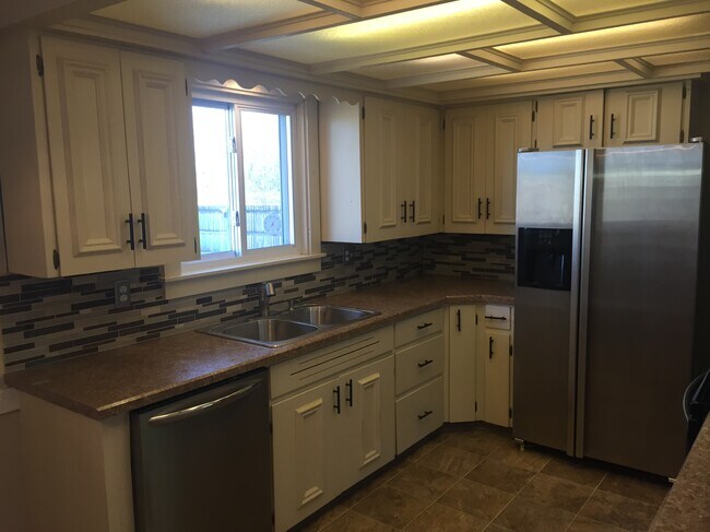 Building Photo - 3882 N Hartford Dr