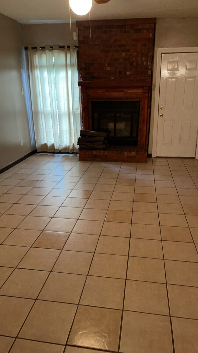 Building Photo - 6209 Summer Hills Cir