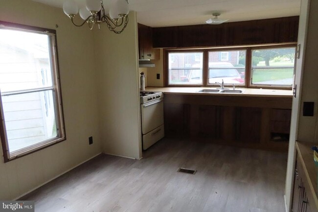 Building Photo - 14169 Buchanan Trail W