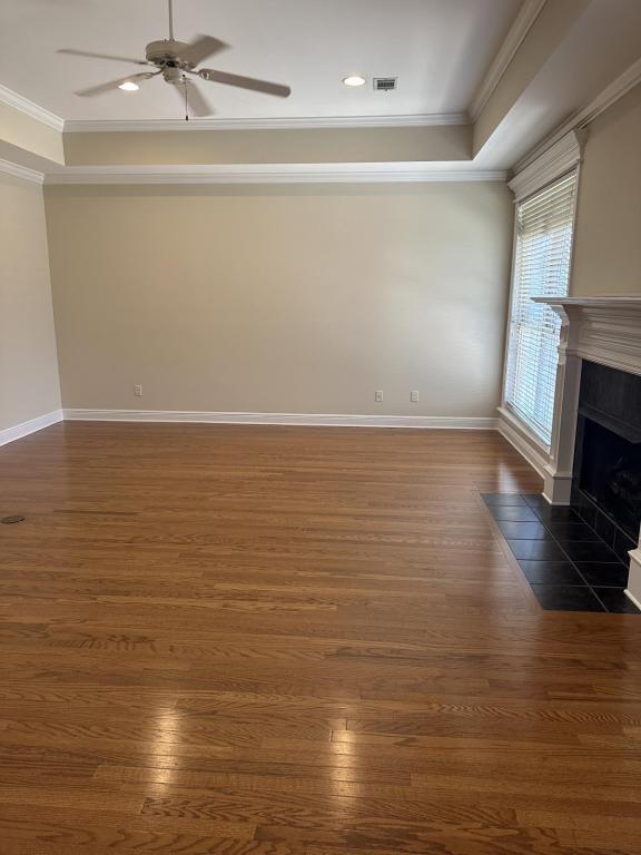 Building Photo - 711 Greenbriar Dr