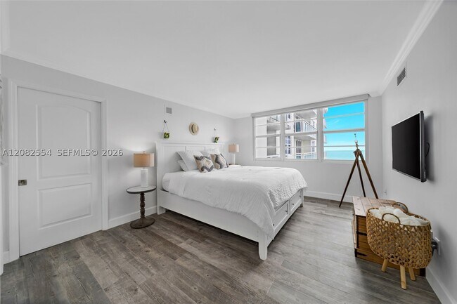 Building Photo - 6917 Collins Ave