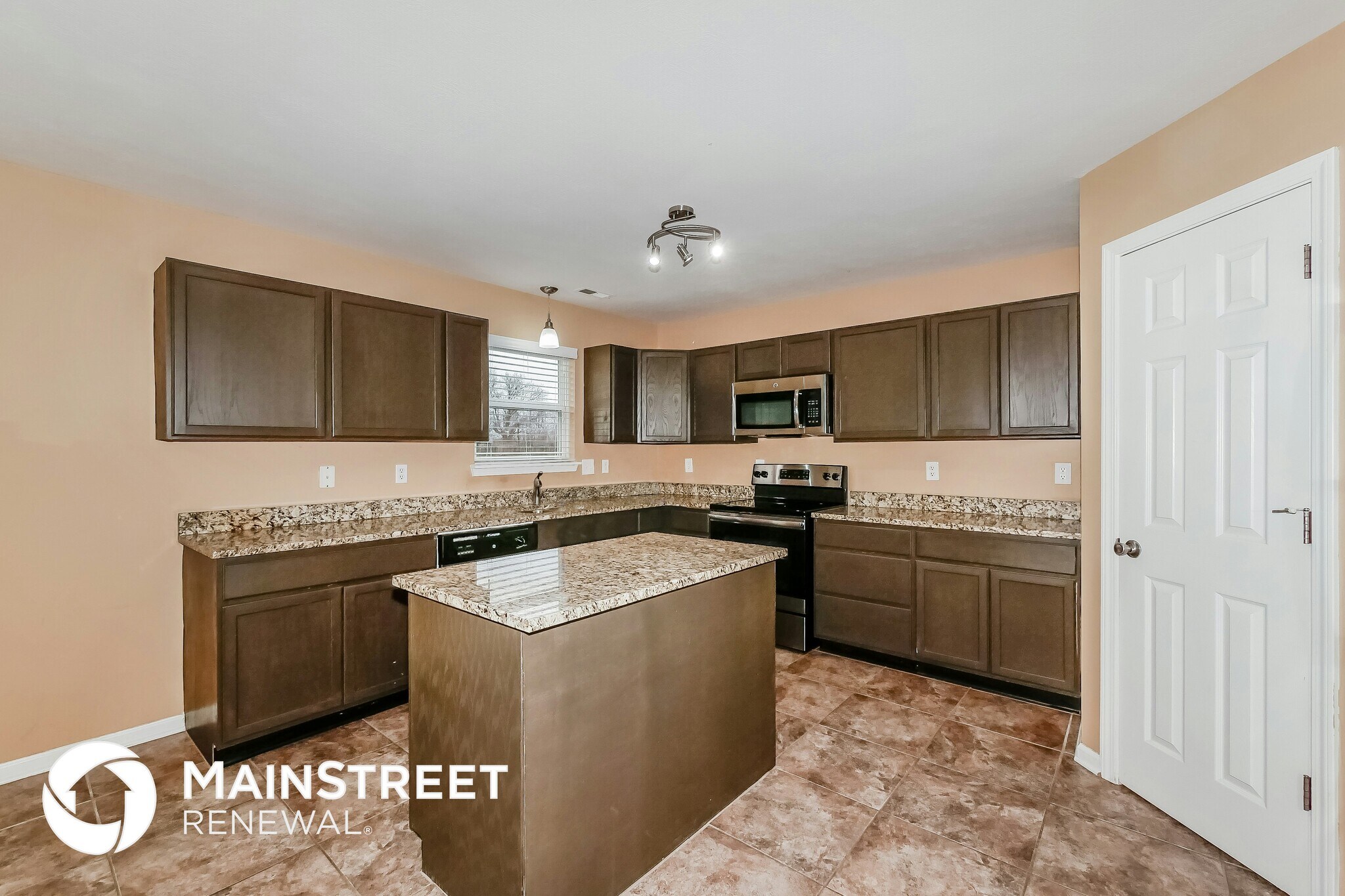 Building Photo - 8144 Wood Hollow Ln