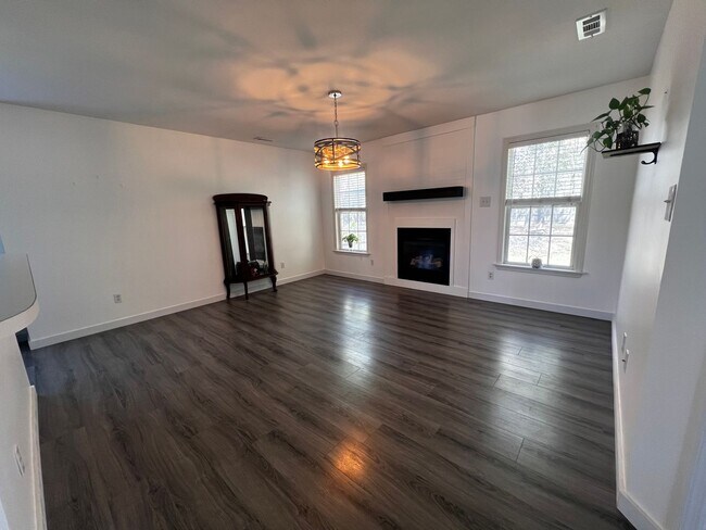 Building Photo - 106 Dunwoody Dr