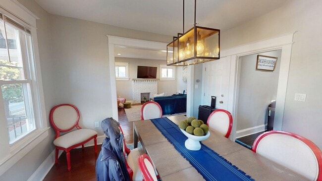 Building Photo - 1341 Franklin St NE